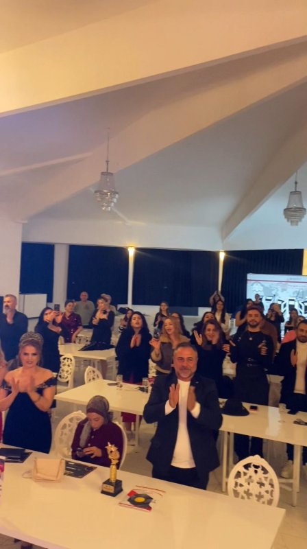 EMRULLAH BİYAZ SAÇLARA FISILDAYAN USTA