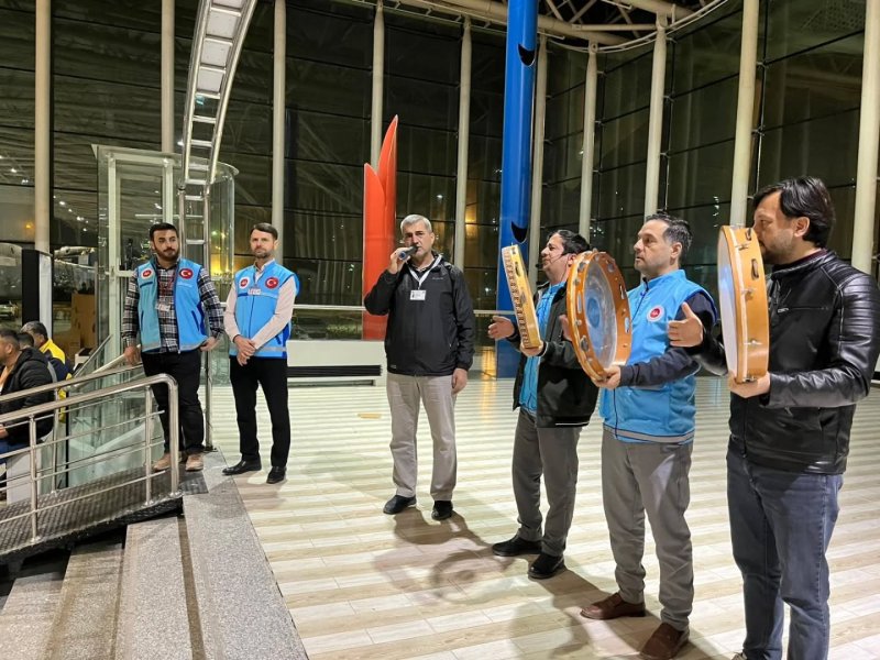 UMRE YOLCULARI DUALARLA UĞURLANDI