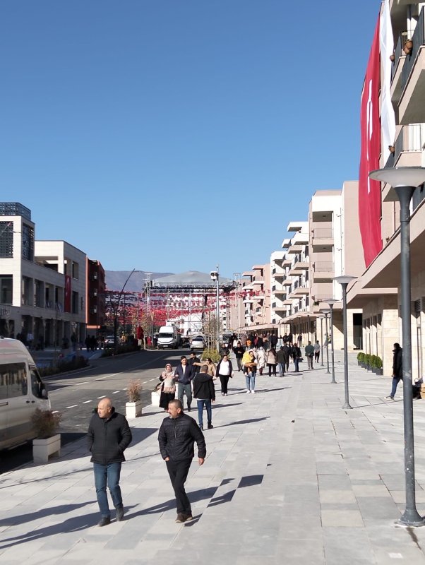 VATANDAŞLAR YENİ HATAY’IN TADINI ÇIKARDI 