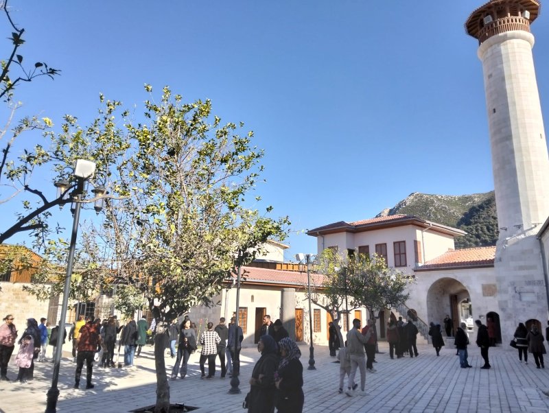 VATANDAŞLAR YENİ HATAY’IN TADINI ÇIKARDI 