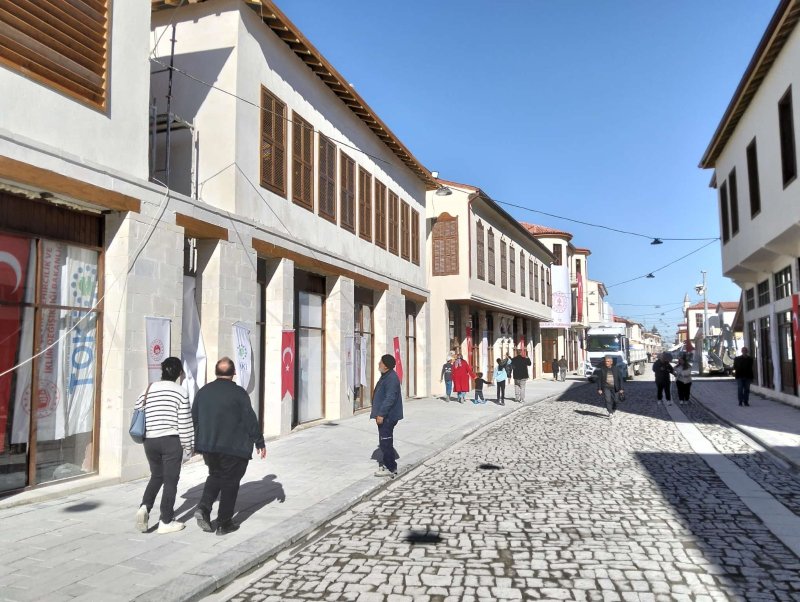 VATANDAŞLAR YENİ HATAY’IN TADINI ÇIKARDI 