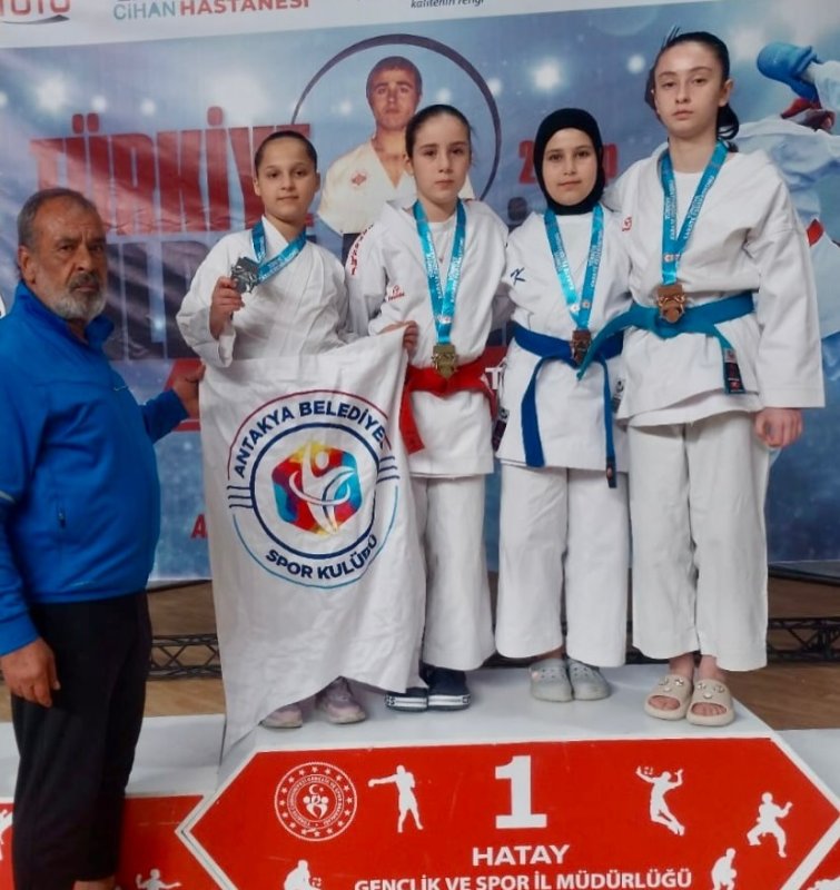 ANTAKYA BELEDİYESİ KARATEDE ZİRVEDE