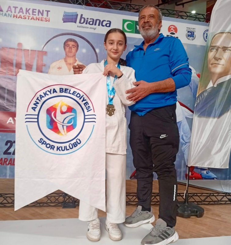 ANTAKYA BELEDİYESİ KARATEDE ZİRVEDE