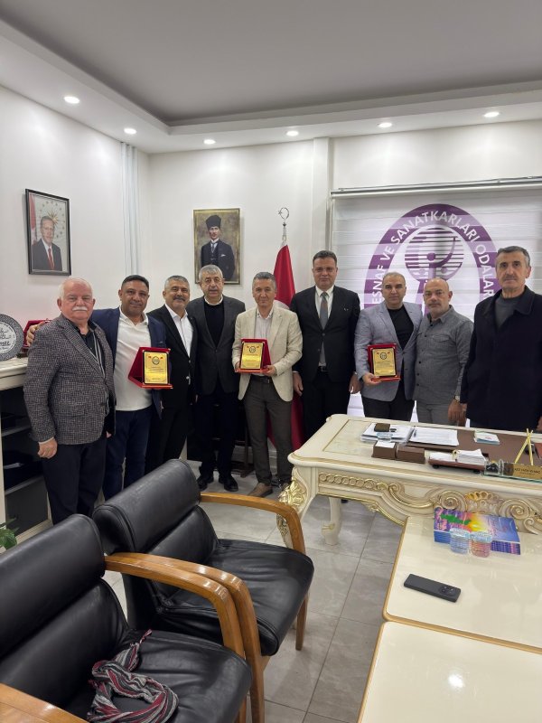 HATAY ESNAFINA KATKI SUNAN YÖNETİCİLERE PLAKET