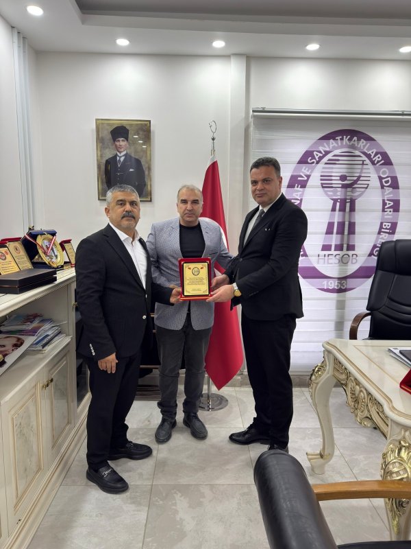 HATAY ESNAFINA KATKI SUNAN YÖNETİCİLERE PLAKET