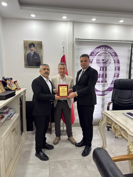 HATAY ESNAFINA KATKI SUNAN YÖNETİCİLERE PLAKET