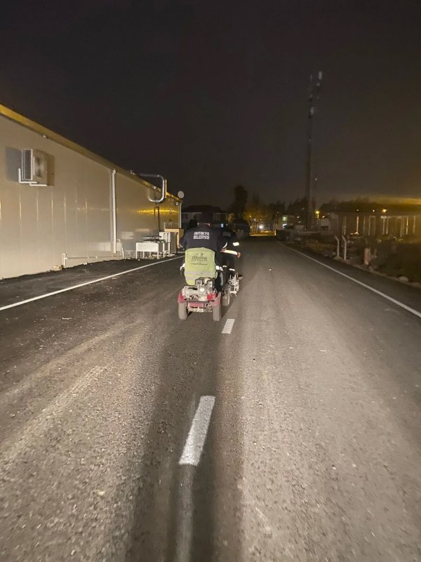 ANTAKYA’DA YOLLAR GECE MESAİSİ İLE YENİLENİYOR