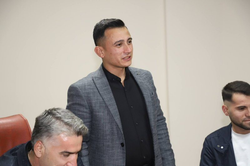 ÇOLAK: “BEN GENÇLERİN ABİSİYİM”