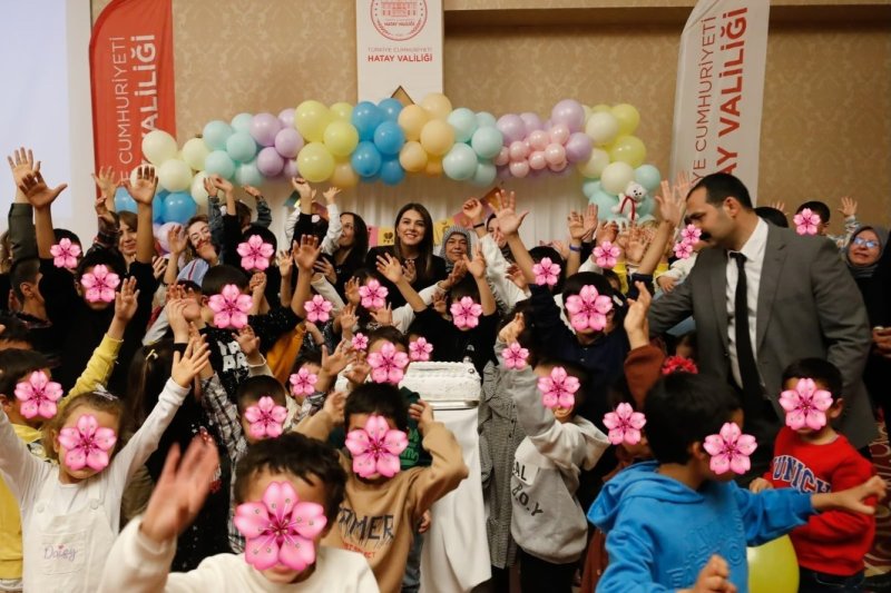 Hatay’da depremzede yetimlerin doğum günü kutlandı 