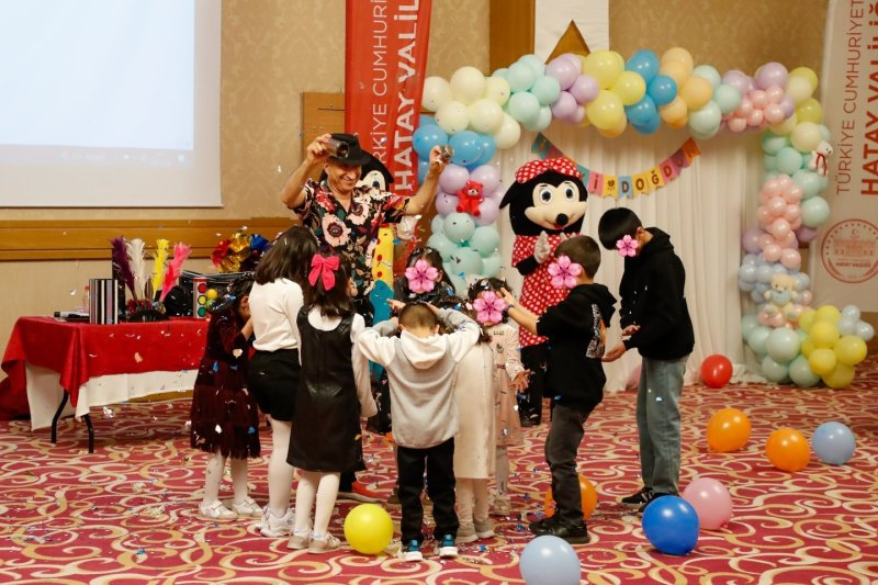 Hatay’da depremzede yetimlerin doğum günü kutlandı 