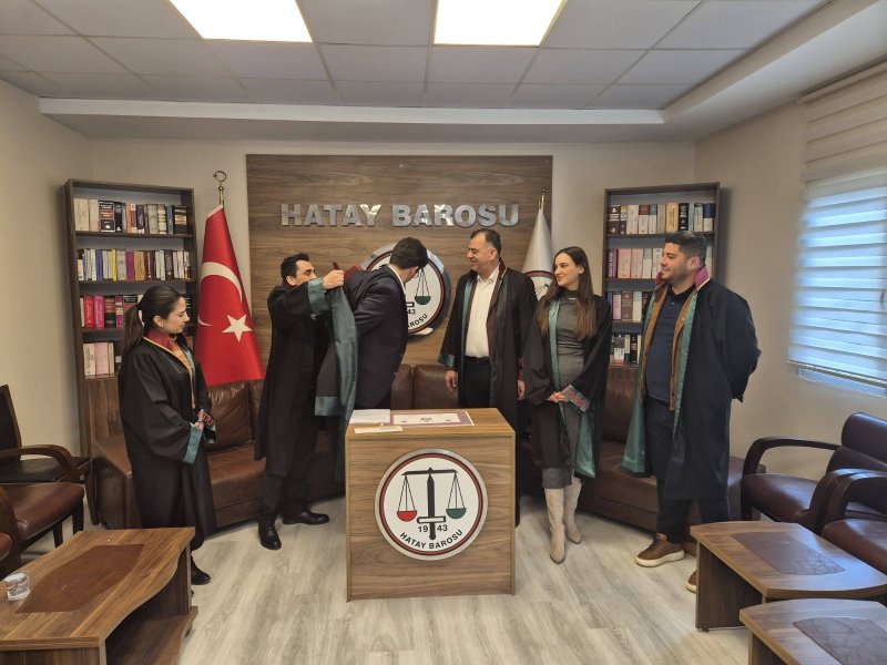 Hatay Barosu Başkanı Av. Hatay Tut, Yönetim Kurulu Üyesi Av. Yusuf Albayrak, Denetleme Kurulu Üyesi Av. Sema Özkurt, Genç Avukatlar Meclisi Genel Sekreteri Av. Tuğçe Macit’