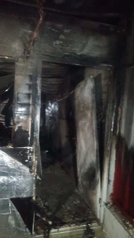 Depremzedeleri korkutan yangın: 3 konteyner alevlere teslim oldu