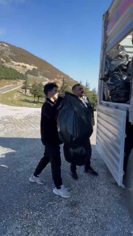 Hatay'da Gönüllü Grubun Temizlik Faaliyeti: Bir Tır Çöp Topladılar