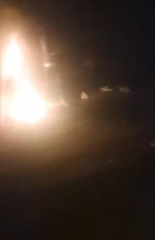 Hatay'da park halindeki tır alev alev yandı