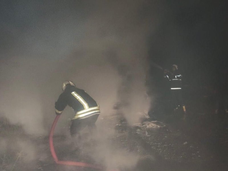 Hatay'da park halindeki tır alev alev yandı