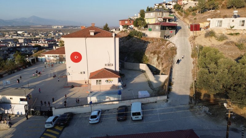 Antakya'da vatandaşlar sık sık kazaların yaşandığı sokak için çözüm bekliyor