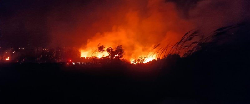 Samandağ’da alevler geceyi aydınlattı