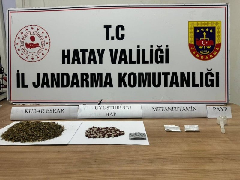 Hatay’da jandarma ekiplerinden uyuşturucu tacirlerine operasyon