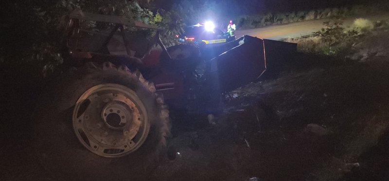 Kamyonla çarpışan traktörün sürücüsü yaralandı