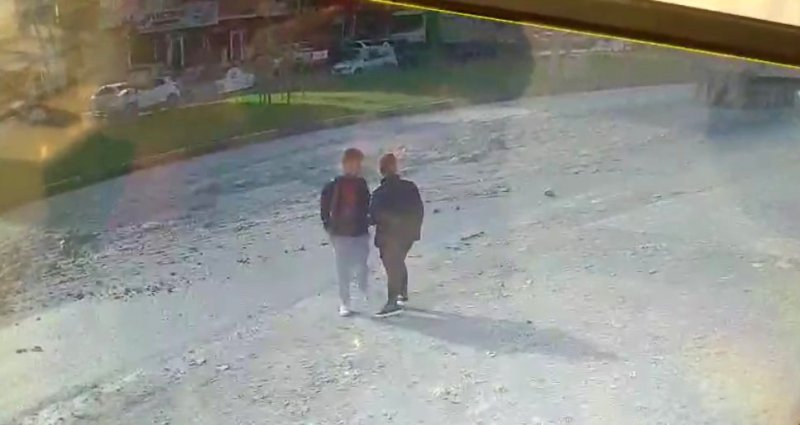 Hatay'da Kamyondan Molozlar Yola Döküldü