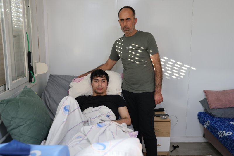 Depremden Kurtulan Genç, Fizik Tedavi Yardımı Bekliyor