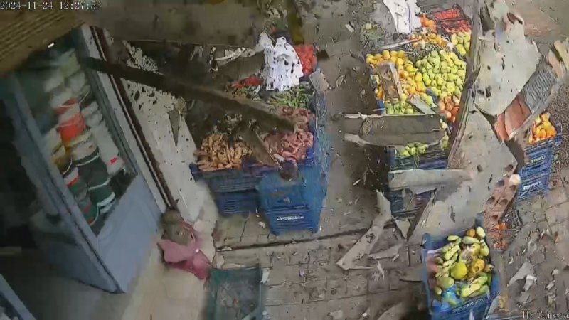 Reyhanlı'da Fırtına Manavın Çatısını Uçurdu