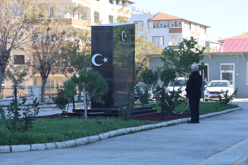 Asrın felaketinde vefat eden 408 öğretmenin ismi deprem anıtında yaşatılacak