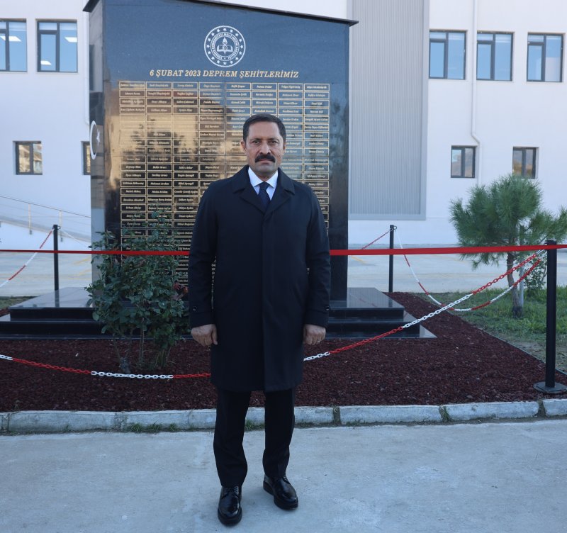 Asrın felaketinde vefat eden 408 öğretmenin ismi deprem anıtında yaşatılacak