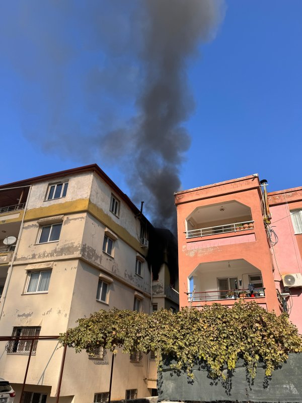 Apartman dairesi alevlere teslim oldu