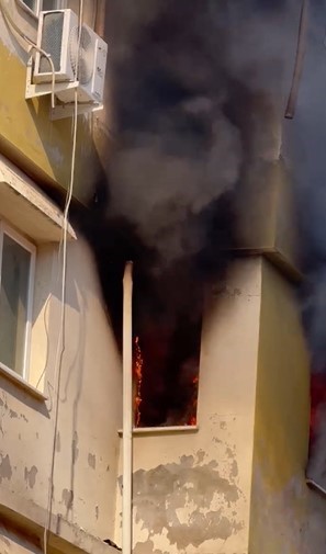 Apartman dairesi alevlere teslim oldu