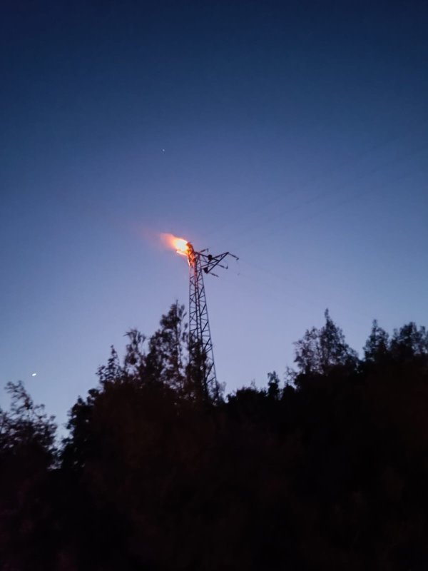  Elektrik direğinde akıma kapılan şahıs yanarak öldü