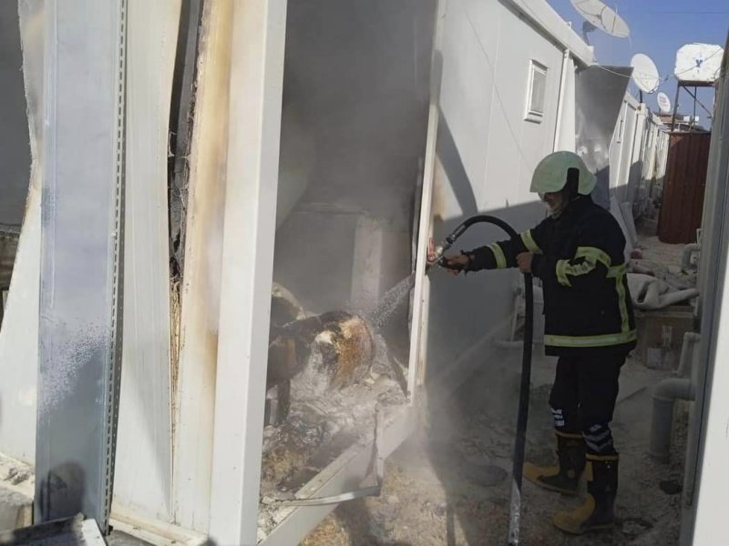 Depremzede vatandaşların yaşadığı konteyner yandı