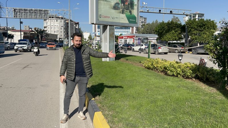 Üzerine basıldığında uyarı veren çimleri test etmek isteyenler esnafı ikiye böldü