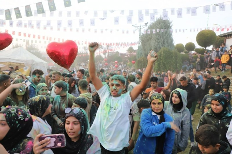 Altınözü’nde color fest etkinliği düzenlendi 