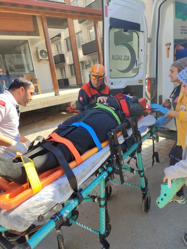 10 metre derinliğindeki kuyuya düşen kadın kurtarıldı