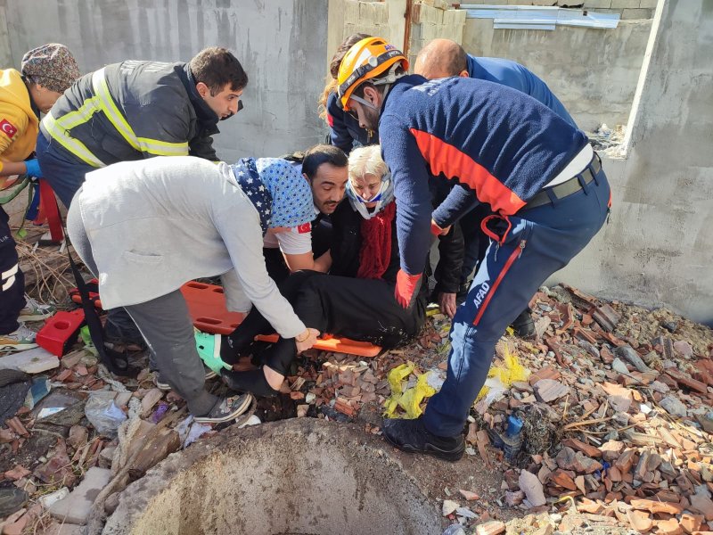 10 metre derinliğindeki kuyuya düşen kadın kurtarıldı