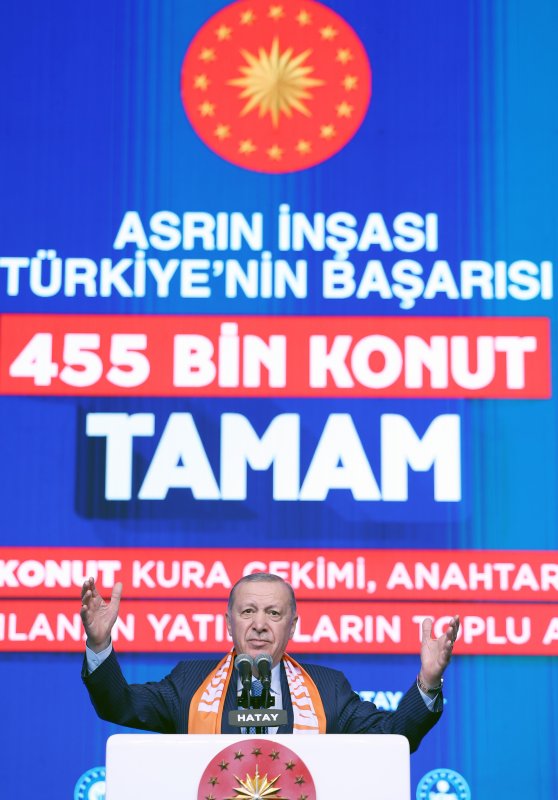 Cumhurbaşkanı Erdoğan: "Devletle milleti karşı karşıya getirmeye çalışanların hiçbirisi yok. Ama biz buradayız"