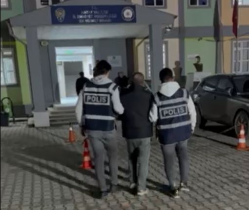 Hatay’da kesinleşmiş hapis cezasıyla aranan 2 şahıs yakalandı