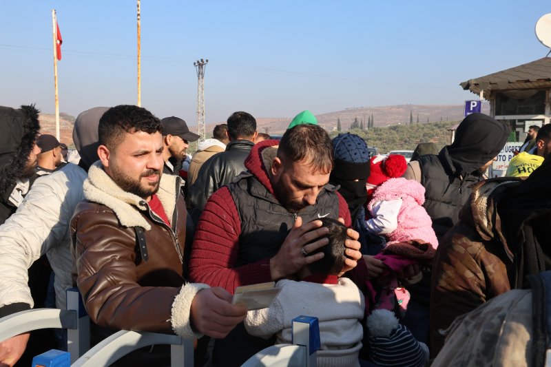 Cilvegözü'nden Suriyeliler yurtlarına dönmeye başladı
