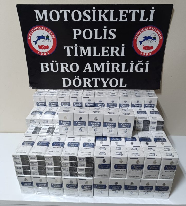 Dörtyol’da kaçak sigara operasyonu (Fotoğraflı) Necati İvgin HATAY (İHA) - Hatay’ın Dörtyol ilçesinde bin 310 paket gümrük kaçağı sigara ele geçirildi. Edinilen bilgiye göre, İlçe Emniyet Müdürlüğü birimleri kaçakçılıkla mücadele çerçevesinde yürüttükleri çalışmalarda şüphe üzerine takibe aldıkları M.K. idaresindeki araçta arama yaptılar. Yapılan aramada; kaçak olduğunu tespit ettiği 960 paket, Özerli mahallesinde durdurulan S.Ç., M.A.Ç., Y.D. ve M.Ç isimli şahısların üzerlerinden 350 paket çeşitli markalarda sigara ele geçirildi. Kaçak sigaralarla ilgili olarak polis tarafından gözaltına alınan M.K., S.Ç., M.A.Ç., Y.D. ve M.Ç isimli şahıslar hakkında adli işlem başlatıldı.