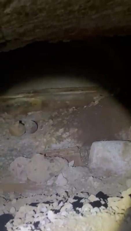 İnşaat temel kazısında kaya mezar odaları bulundu