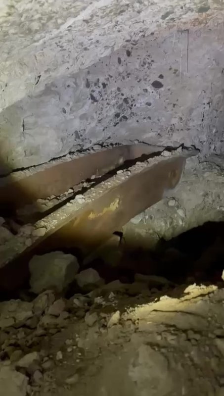 İnşaat temel kazısında kaya mezar odaları bulundu