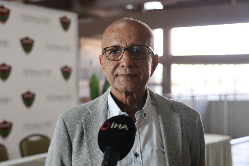 Atakaş Hatayspor’da Başkan Mıstıkoğlu istifa etti (Fotoğraflı) Ramazan İlın HATAY (İHA) - Atakaş Hatayspor’da Başkan Levent Mıstıkoğlu istifa ettiğini açıkladı. Trendyol Süper Lig’de kötü gidişata dur diyemeyen Atakaş Hatayspor’da geçtiğimiz günlerde Teknik Direktör Rıza Çalımbay ile yollar ayrılmıştı. Akdeniz ekibinde sosyal medyadan yapılan açıklamada; Kulüp Başkanı Levent Mıstıkoğlu’nun istifa ettiği açıklandı. Yapılan açıklamada, “Kulüp Başkanımız Levent Mıstıkoğlu görevinden istifa etme kararı almıştır. Bu süreçte destek veren tüm taraftarlarımıza teşekkür eder, kulübümüzün geleceği için en iyi dileklerimizi sunarız” ifadelerine yer verildi.