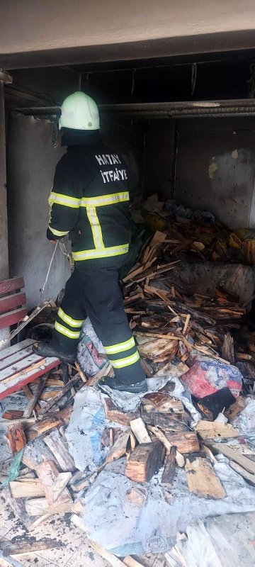 Altınözü’nde okulun kazan dairesinde yangın çıktı