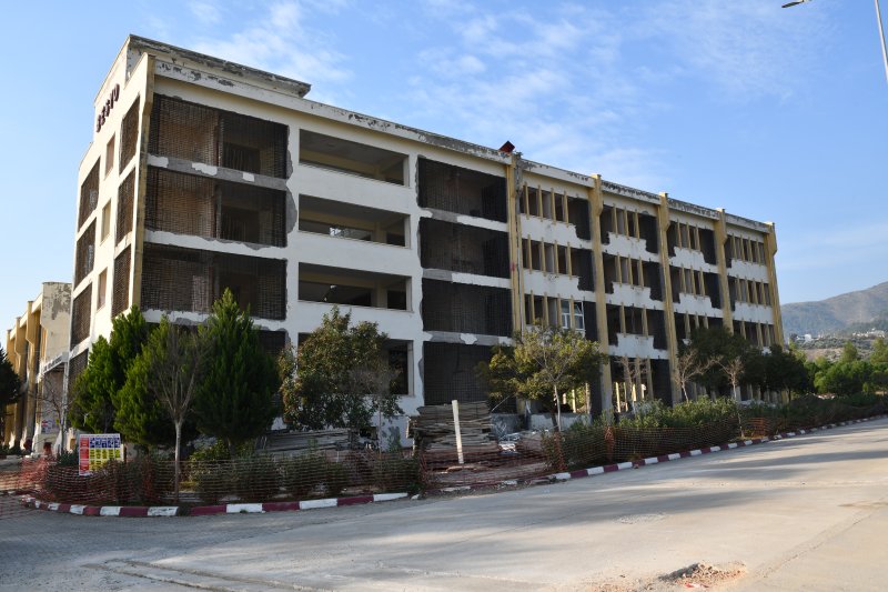 HATAY’IN BAŞÖĞRETMENİ DEPREMİ YENDİ