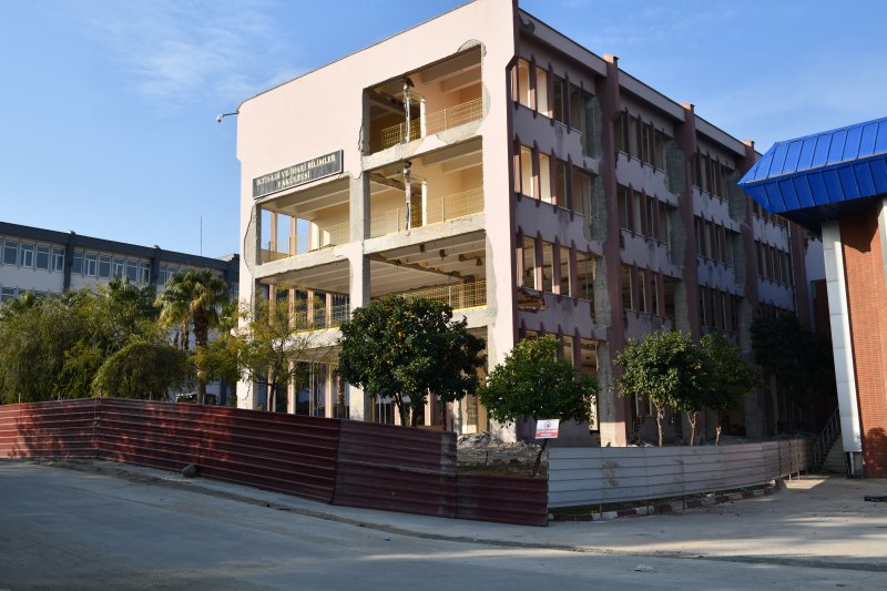 HATAY’IN BAŞÖĞRETMENİ DEPREMİ YENDİ