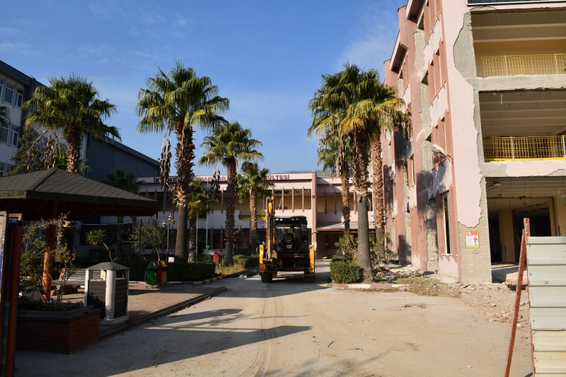 HATAY’IN BAŞÖĞRETMENİ DEPREMİ YENDİ