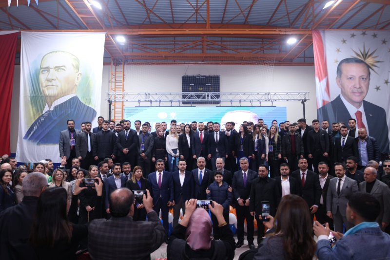 AK PARTİ İL GENÇLİK KOLLARI BAŞKANI AKIN’A KONGREDE TAM DESTEK