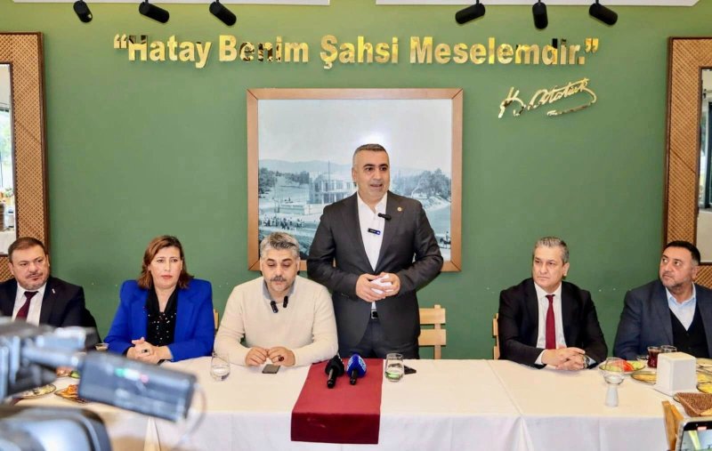 Milliyetçi Hareket Partisi (MHP) Hatay Milletvekili Lütfi Kaşıkçı, İl Başkanı Metin Taşçı, Belen Belediye Başkanı İbrahim Gül ve KAÇEP İl Başkanı Dilek Demirdöven, 2024 yıl sonu değerlendirme toplantısında basın mensuplarıyla bir araya geldi. 