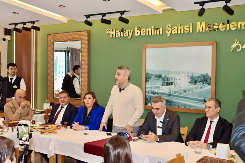 Milliyetçi Hareket Partisi (MHP) Hatay Milletvekili Lütfi Kaşıkçı, İl Başkanı Metin Taşçı, Belen Belediye Başkanı İbrahim Gül ve KAÇEP İl Başkanı Dilek Demirdöven, 2024 yıl sonu değerlendirme toplantısında basın mensuplarıyla bir araya geldi. 